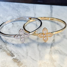 Four leaves flower bangle