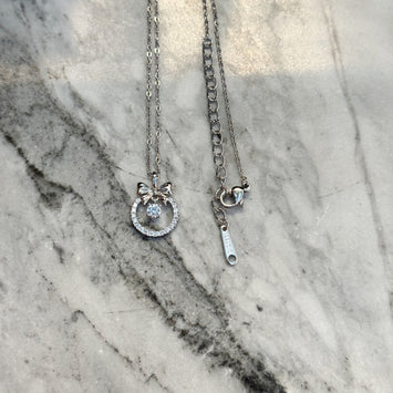 Sliver bow necklace