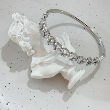 Multiple flowers bangle