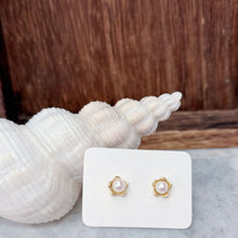 Pearl flower earrings
