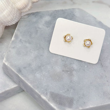 Pearl flower earrings