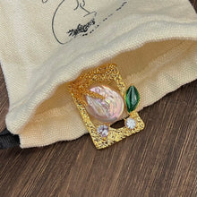 Pearl frame brooch