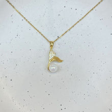 Hanging tail necklace