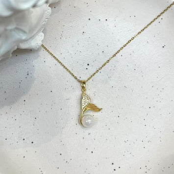 Hanging tail necklace