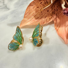 Three-dimensional butterfly earrings