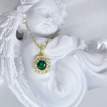 Hanging green necklace