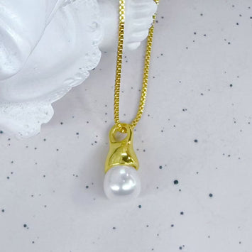 Hanging pearl necklace