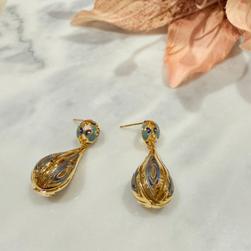 Hanging designed drop earrings