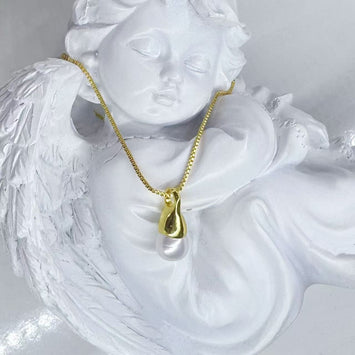 Hanging pearl necklace