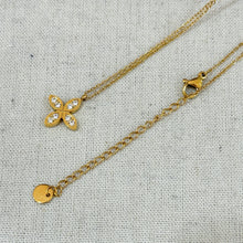 Lucky leaf necklace