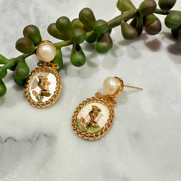 Pearl with hanging painting earrings