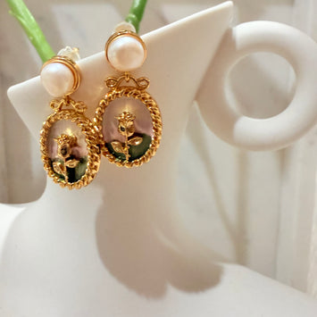 Pearl with hanging painting earrings