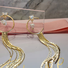 Pearl moon earrings