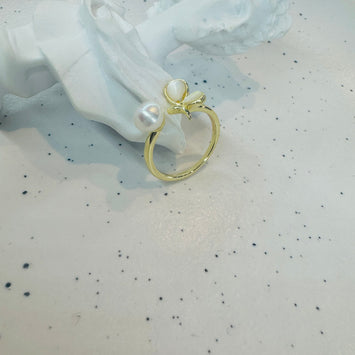 Shell wing with pearl ring