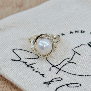 Classic pearl ring