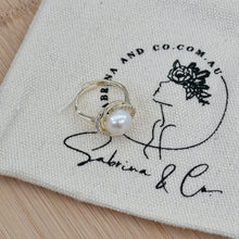 Classic pearl ring