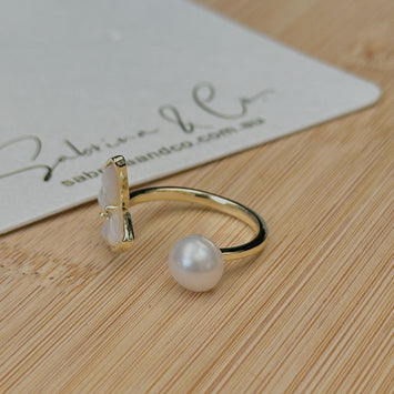 Shell butterfly pearl ring