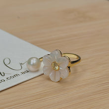 Shell flower and pearl ring