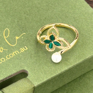 Green butterfly pearl ring