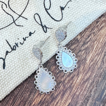 Sliver shell drop earrings