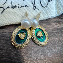 Pearl with hanging flower earring