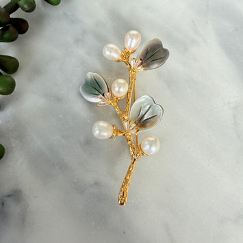Black shell pearl brooch