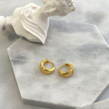 Small golden circle earring