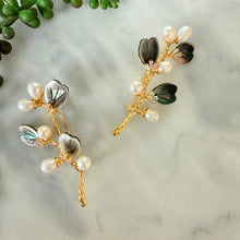 Black shell pearl brooch