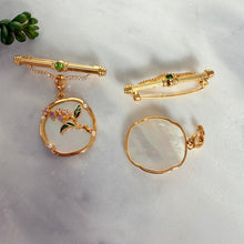 Shell pink flower brooch