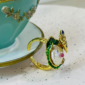 Pearl with golden butterfly ring