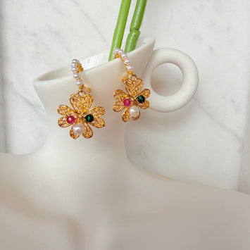 Hanging flower brooch