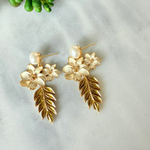 Pearl with hanging flower earrings