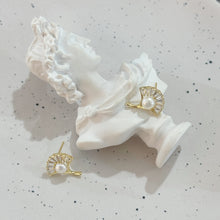Leaf pearl earrings