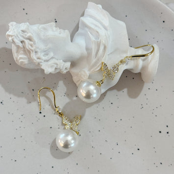 Hanging butterfly pearl earrings