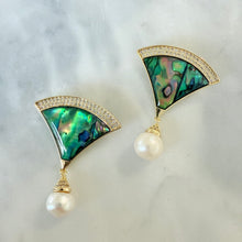 Shell fan brooch