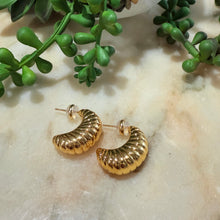 Golden twist earrings