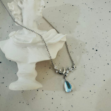 Sliver space necklace