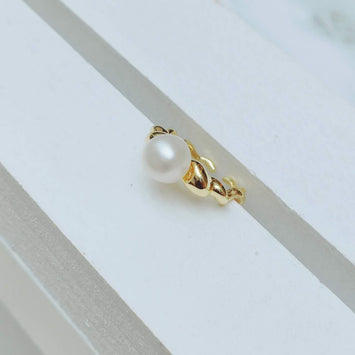 Gold Twisted Pearl Ring