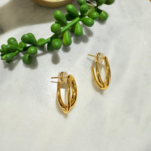 Designed twist earrings