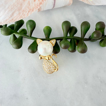 Pearl cat brooch