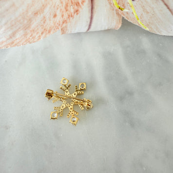 Snow brooch