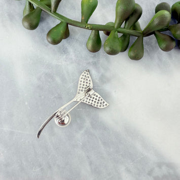 Sliver tail brooch