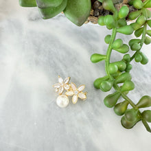 Shell flower brooch