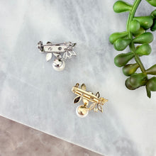 Shell flower brooch