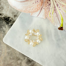 Pearl wreath brooch