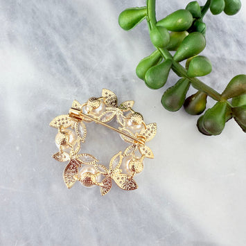 Pearl wreath brooch