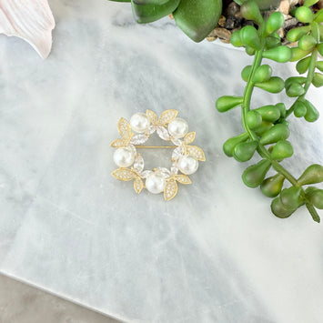 Pearl wreath brooch