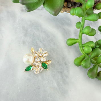 Pearl flower brooch