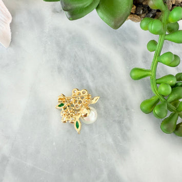 Pearl flower brooch