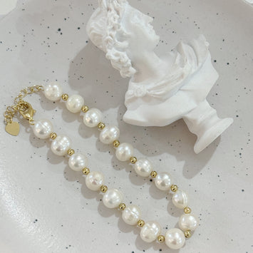 Gold classic pearl bracelet
